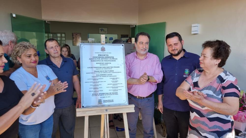 Adriano Quercia representa o Secretário de Agricultura em inauguração do Cozinhalimento em Pirapozinho