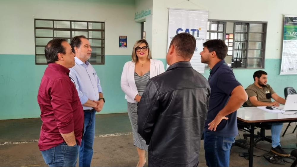 Representando o Secretário de Agricultura e Abastecimento, Francisco Matturro, o Secretário Executivo, Adriano Quercia, acompanha ação do aceite do CAR e entrega do Rotas Rurais em Caiabu com prefeitos da região