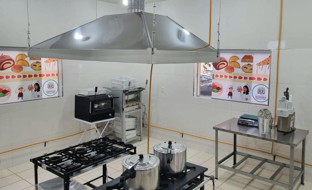 Em Suzanápolis, representando o Secretário de Agricultura e Abastecimento de SP, Francisco Matturro, o Secretário Executivo de Agricultura e Abastecimento de SP participa da inauguração da unidade do Cozinhalimento