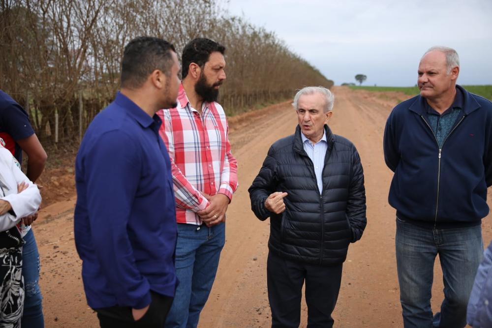 Secretário de Agricultura e Abastecimento visita obras do Melhor Caminho no município de Mineiros do Tietê