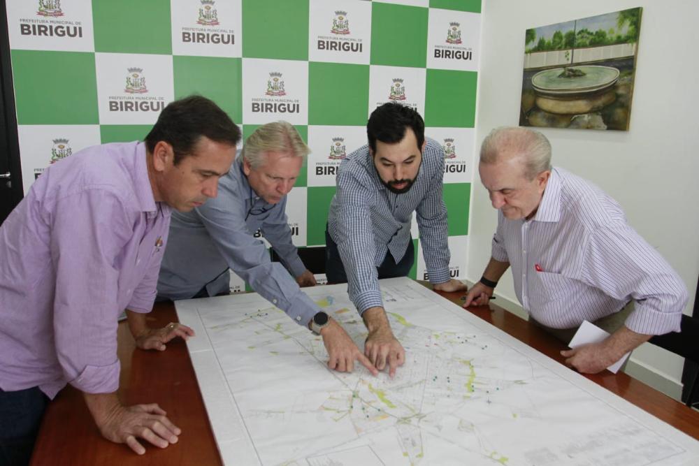 Secretário de Agricultura e Abastecimento visita obras do Melhor Caminho no município de Birigui