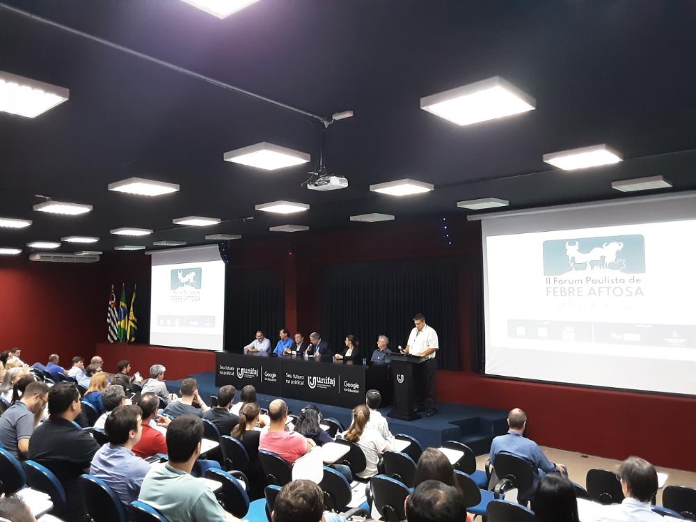 II Fórum Paulista de Febre Aftosa reúne especialistas para debater retirada de vacinação
