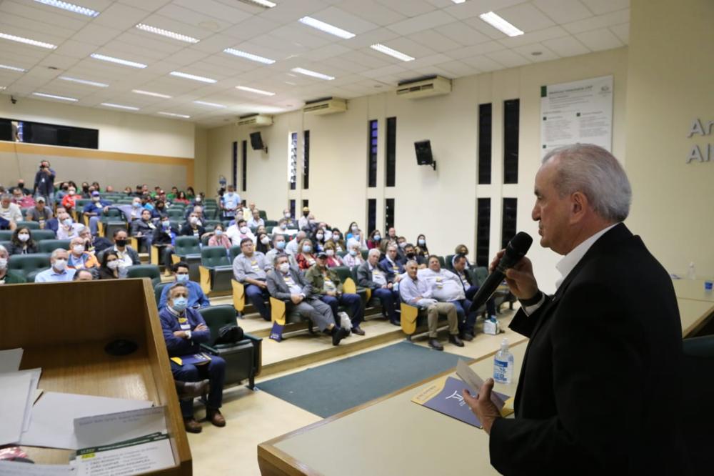 Secretário de Agricultura e Abastecimento apresenta dados sobre a bubalinocultura paulista no estado em evento na USP