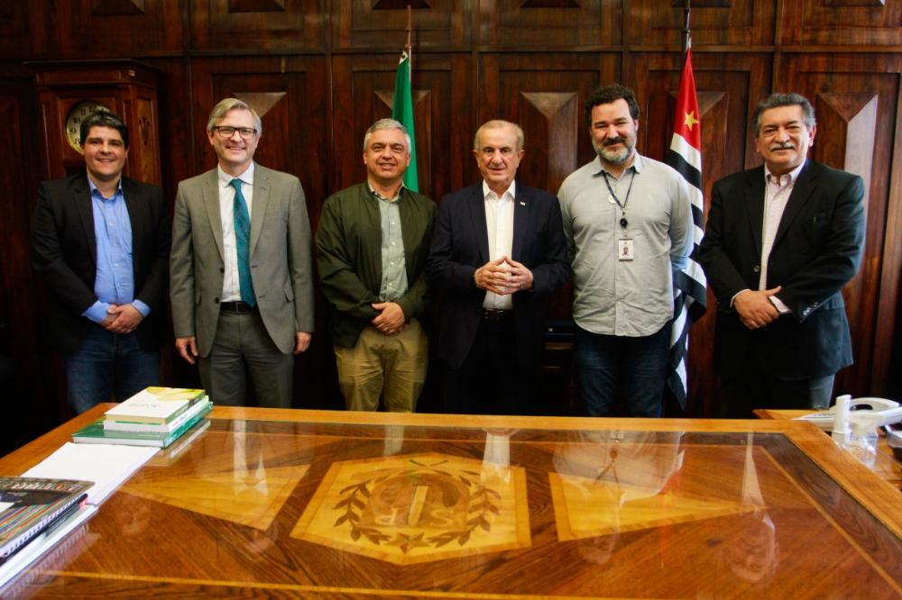 Secretário realiza reunião para o desenvolvimento do Agropolo do Vale do Paraíba