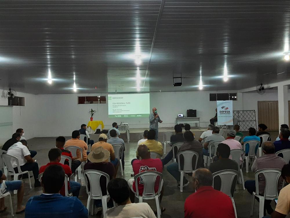 Palestra visa regularização do setor produtivo de citros em Herculândia