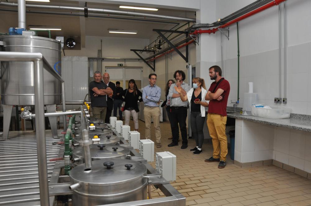 Laboratórios do IZ e ITAL recebem a delegação francesa para cooperação técnica na área do leite