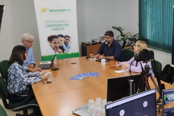 Engenheiras agrônomas da CDA participam de webinar sobre o cadastramento da cadeia produtiva dos agrotóxicos
