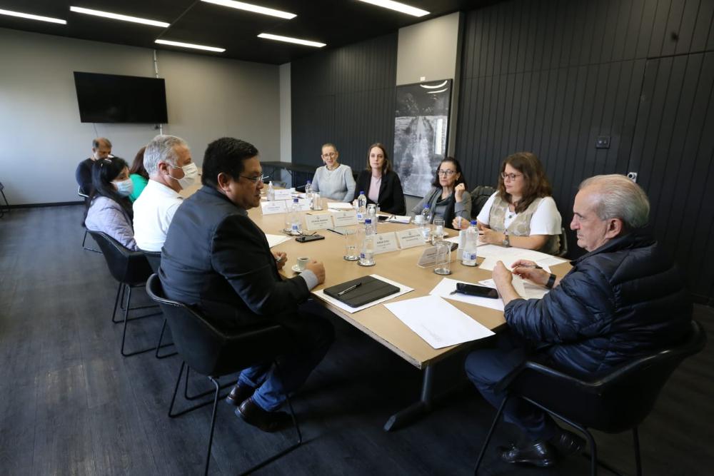 Secretário de Agricultura e Abastecimento recebe representantes da APqC para discutir reestruturação salariais