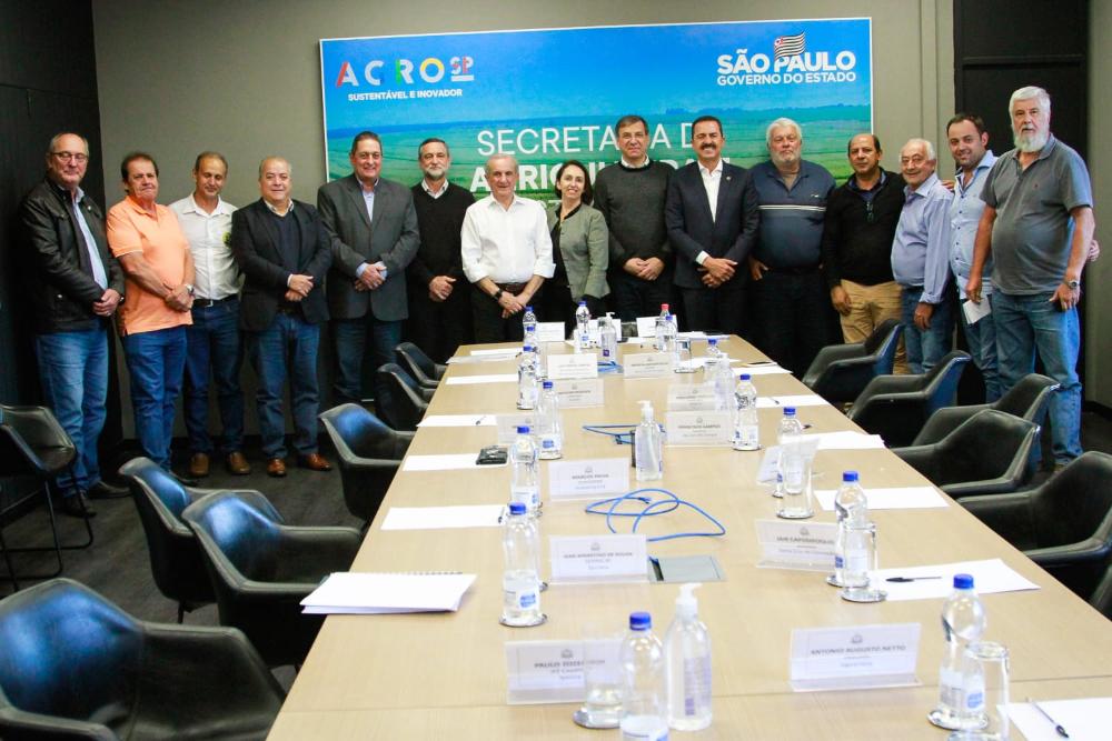 Secretário de Agricultura e Abastecimento de SP participa de encontro com produtores de leite