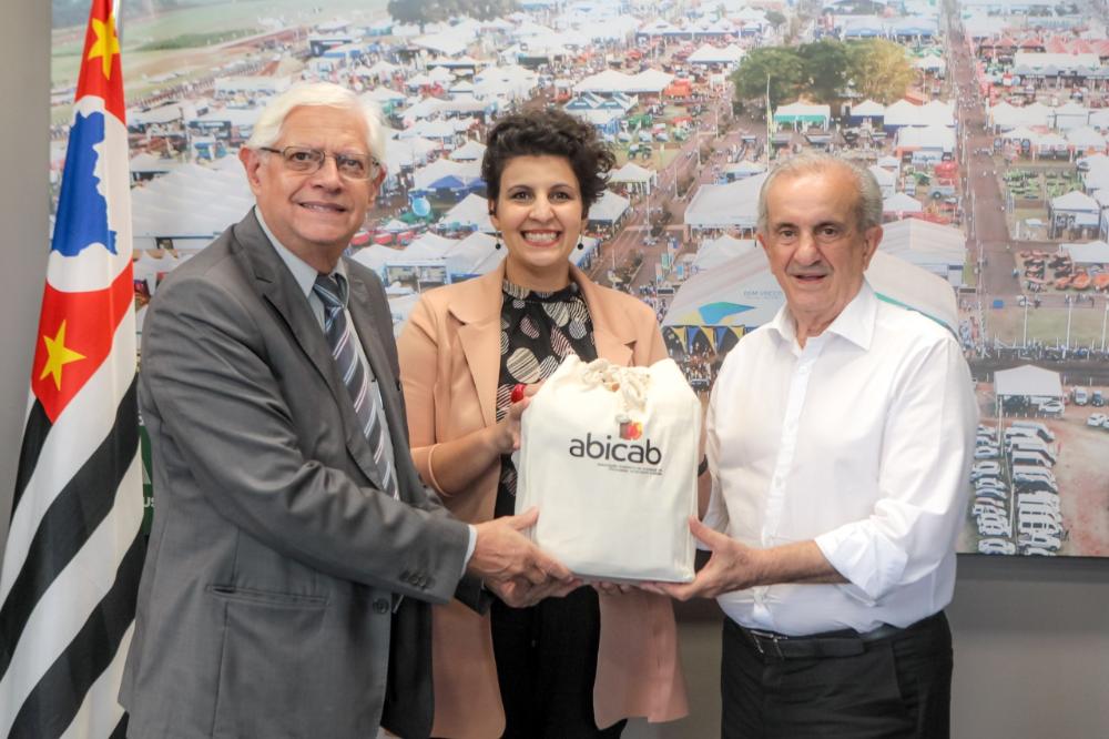 Secretário de Agricultura se reúne com a Abicab na sede da SAA