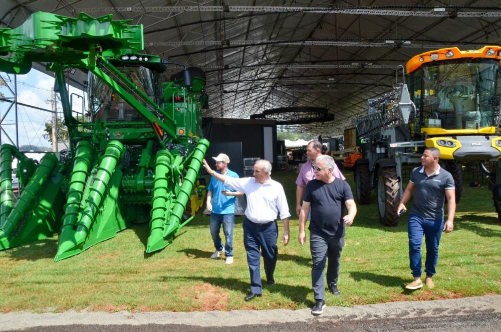 Em Ribeirão Preto, secretário Francisco Matturro visita Centro de Cana do IAC e recinto da Agrishow