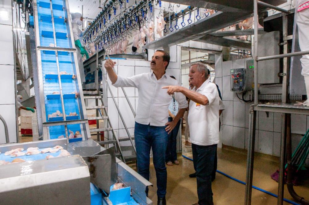 Itamar Borges visita o Grupo Gonzales em Pirangi