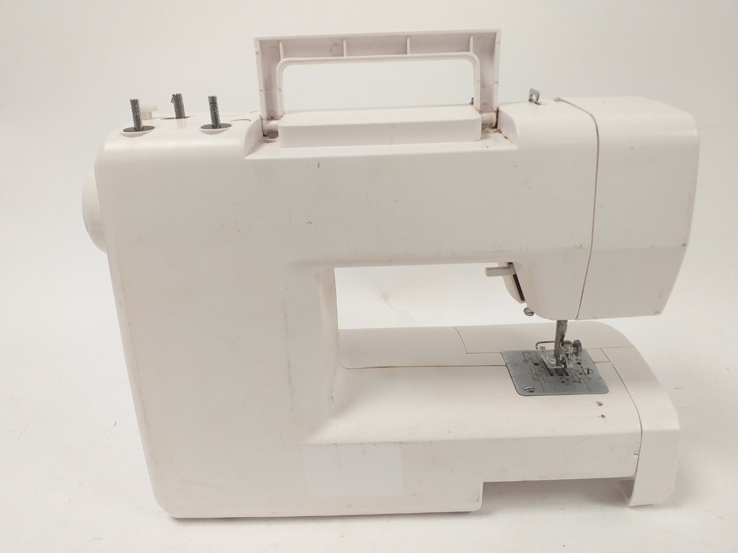 Comprar Yamata Home Sewing Machine With Built In Light / Power Peddle Included #133