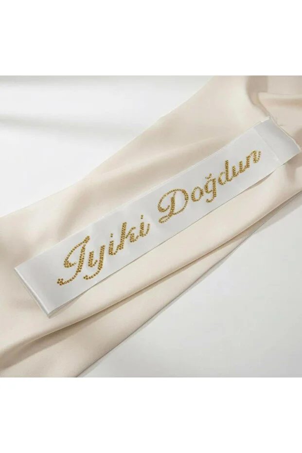 İyiki Doğdun Kuşağı Beyaz Üzerine Gold Taşlı Yazı