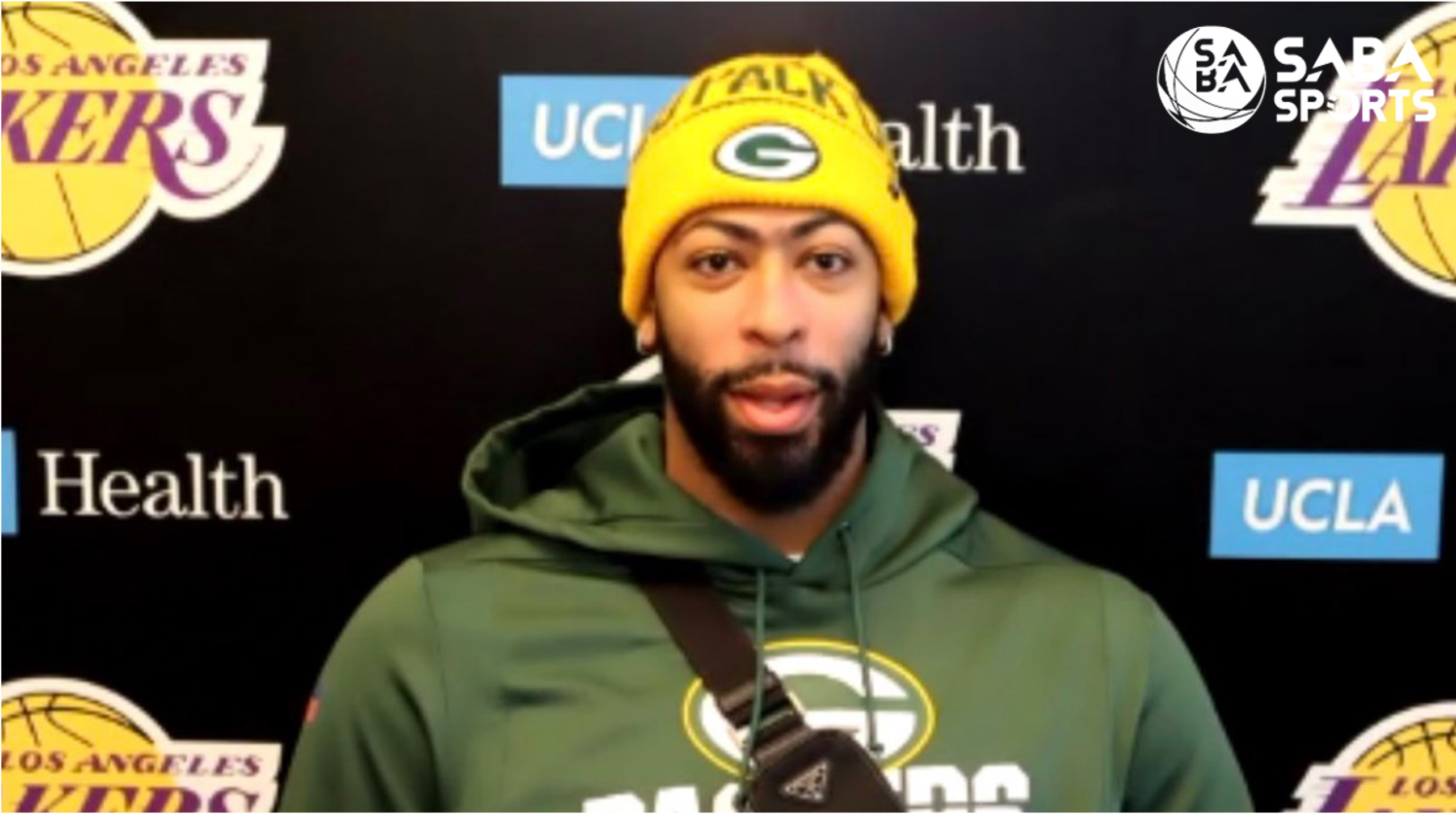 Lakers' Anthony Davis (big fan of the Packers) wearing a Superbowl