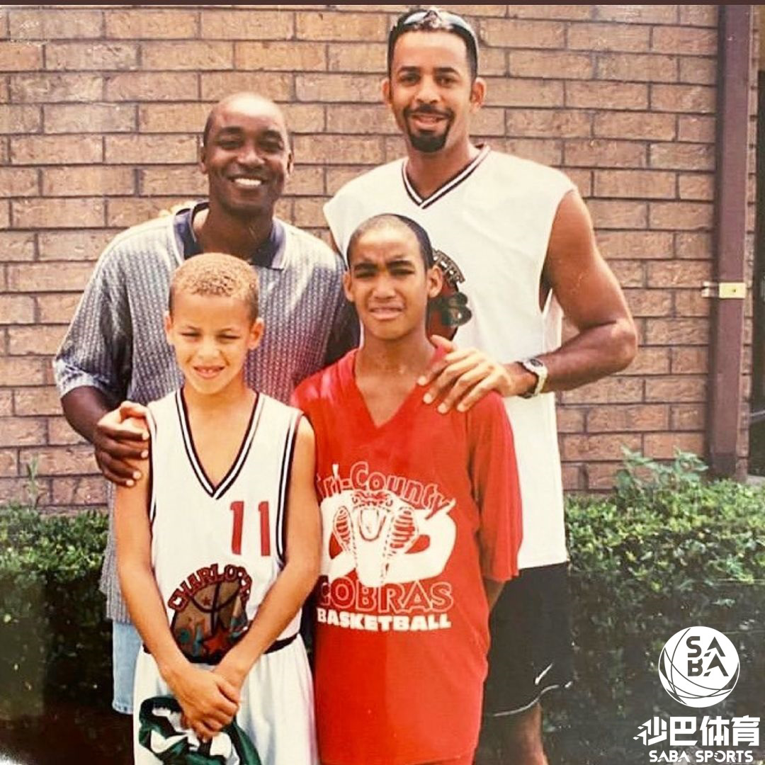 微笑刺客和库里父子的旧照