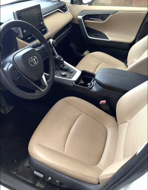 Салон RAV4 &mdash; вид 1