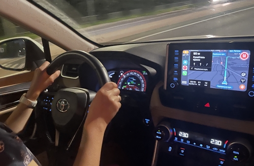 Салон RAV4 вночі
