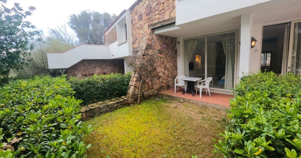 Appartamento ristrutturato con giardino e piscina