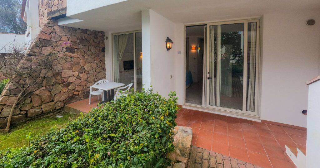 Appartamento ristrutturato con giardino e piscina 3