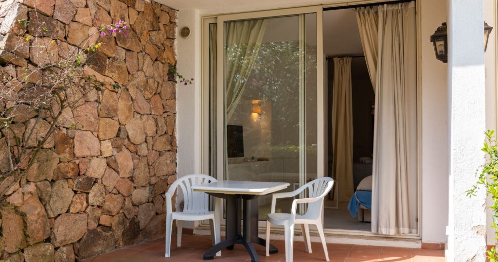 Appartamento ristrutturato con giardino e piscina 10