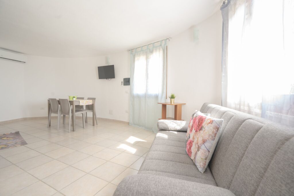 Villa indipendente con due appartamenti a Porto Istana 17