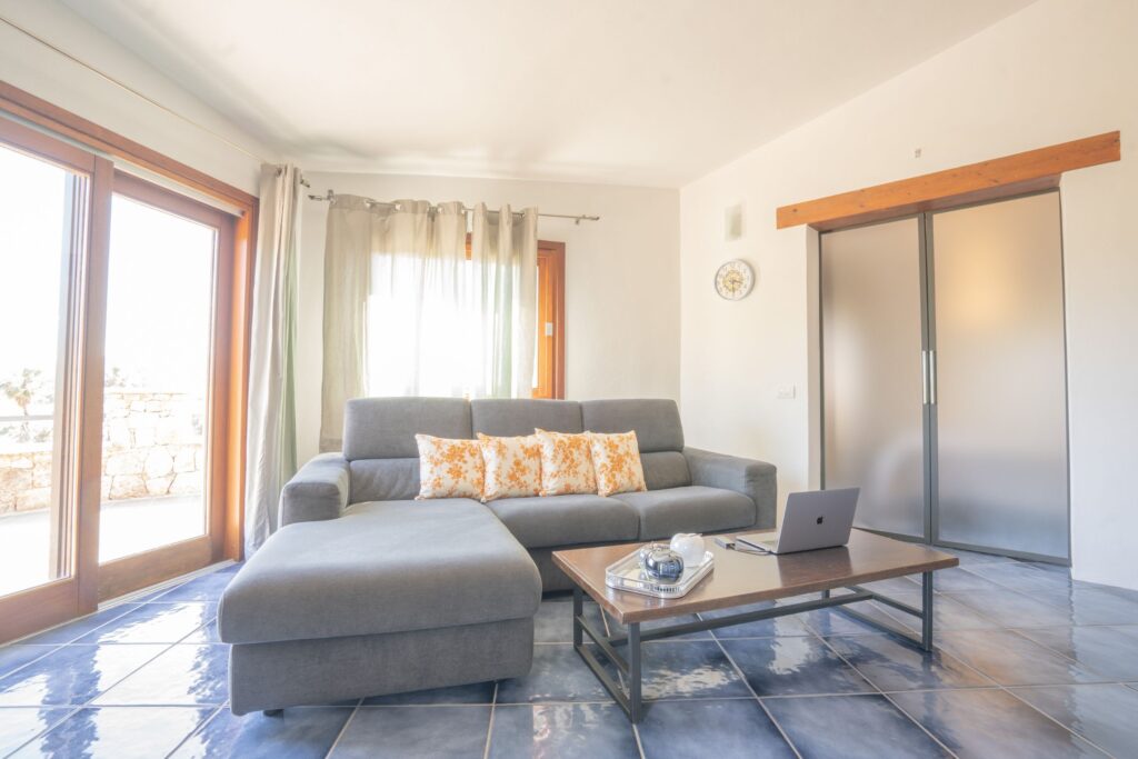 Villa indipendente con due appartamenti a Porto Istana 7