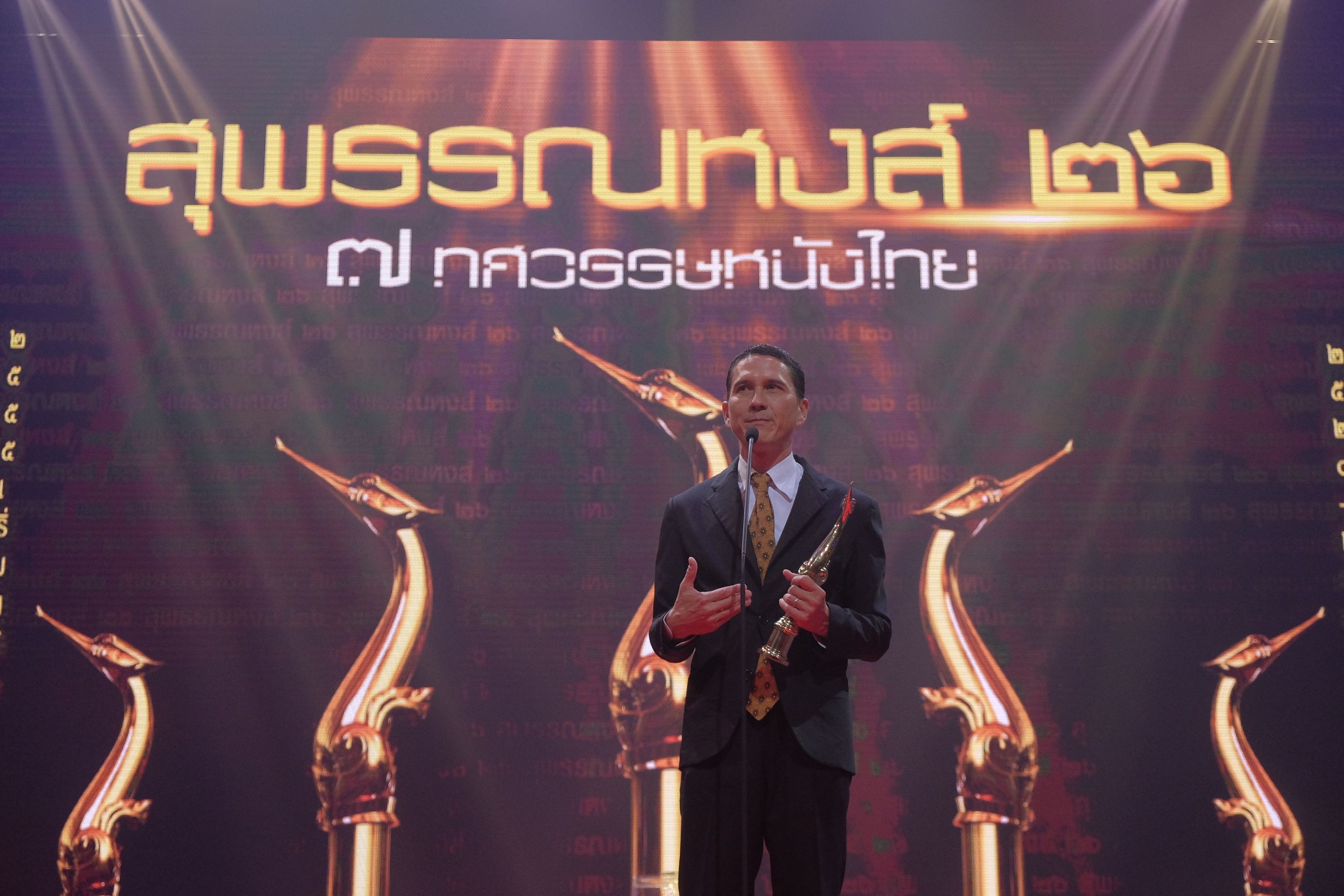 ภาพหลักของบทความ “ขุนพันธ์” ฟอร์มเยี่ยม กวาดสูงสุด 4 รางวัล “สุพรรณหงส์ ครั้งที่ 26”