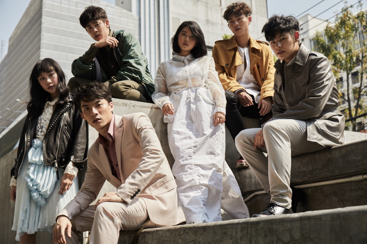 6 นักแสดงนำ “สยามสแควร์” ถ่ายปก HAMBURGER พาเช็กอินสยามฯ แฝงความระทึก