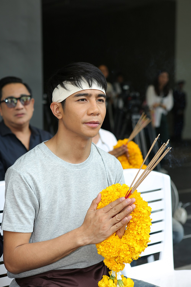 “สหมงคลฟิล์มฯ” เปิดบวงสรวงภาพยนตร์ใหม่ “นายไข่เจียวเสี่ยวตอร์ปิโด” คว้า “ก้อง ห้วยไร่” ประเดิมจอภาพยนตร์ พร้อม “เซฟฟานี่ และ สิงโต นำโชค” การันตีความฮาโดย “โต๊ะ พันธมิตร”