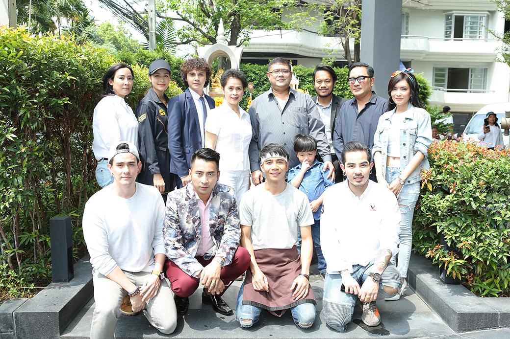 “สหมงคลฟิล์มฯ” เปิดบวงสรวงภาพยนตร์ใหม่ “นายไข่เจียวเสี่ยวตอร์ปิโด” คว้า “ก้อง ห้วยไร่” ประเดิมจอภาพยนตร์ พร้อม “เซฟฟานี่ และ สิงโต นำโชค” การันตีความฮาโดย “โต๊ะ พันธมิตร”