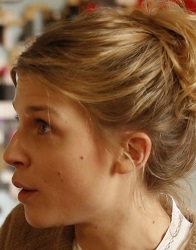 เคล์มองซ์ โปเอซี (Clémence Poésy)