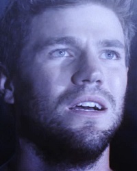 ออสติน สโตเวลล์ (Austin Stowell)