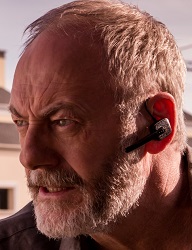เลียม คันนิงแฮม (Liam Cunningham)