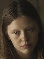 มีอา กอธ (Mia Goth)