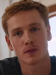แฮร์ริส ดิกคินสัน (Harris Dickinson)