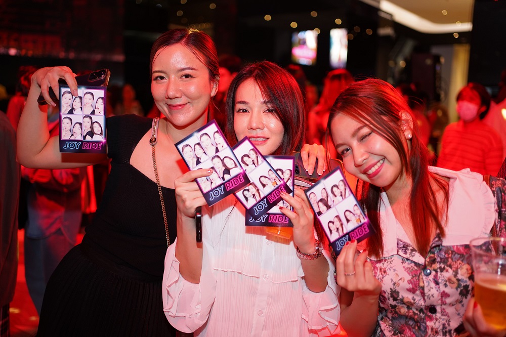 ฮาแตกแตน เฟียสกีสมชื่อ! “Joy Ride แก๊งตัวเจ๊ เฟียสกีข้ามโลก” เปิดซิงรอบไทยแลนด์พรีเมียร์ ทัพตัวแม่แห่ดูล้นโรง รีวิวฉ่ำกระหน่ำโซเชียล หนังคอมเมดี้สุดแซ่บเกินต้าน วันนี้ ในโรงภาพยนตร์
