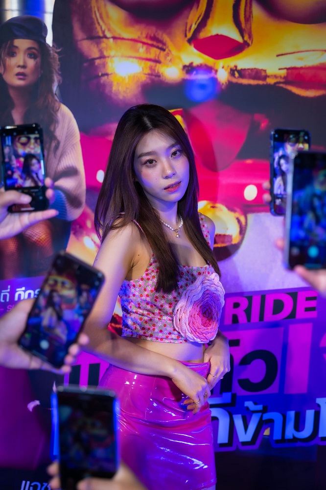 ฮาแตกแตน เฟียสกีสมชื่อ! “Joy Ride แก๊งตัวเจ๊ เฟียสกีข้ามโลก” เปิดซิงรอบไทยแลนด์พรีเมียร์ ทัพตัวแม่แห่ดูล้นโรง รีวิวฉ่ำกระหน่ำโซเชียล หนังคอมเมดี้สุดแซ่บเกินต้าน วันนี้ ในโรงภาพยนตร์