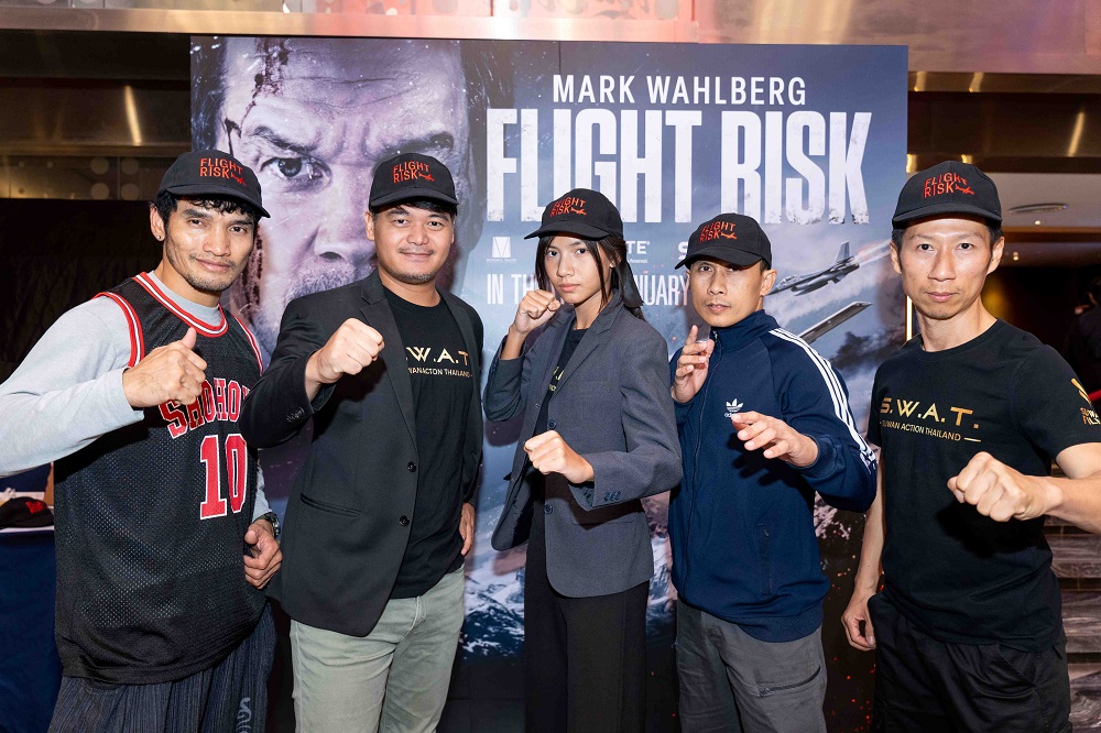 เดือดสุดบนน่านฟ้า ลุ้นตัวเกร็งจนนั่งไม่ติดเบาะ “Flight Risk นรกยึดไฟลต์” รอบปฐมทัศน์การันตี “หนังแอ็กชันสุดเร้าใจที่ไม่ควรพลาด” ฉายแล้ววันนี้ ในโรงภาพยนตร์