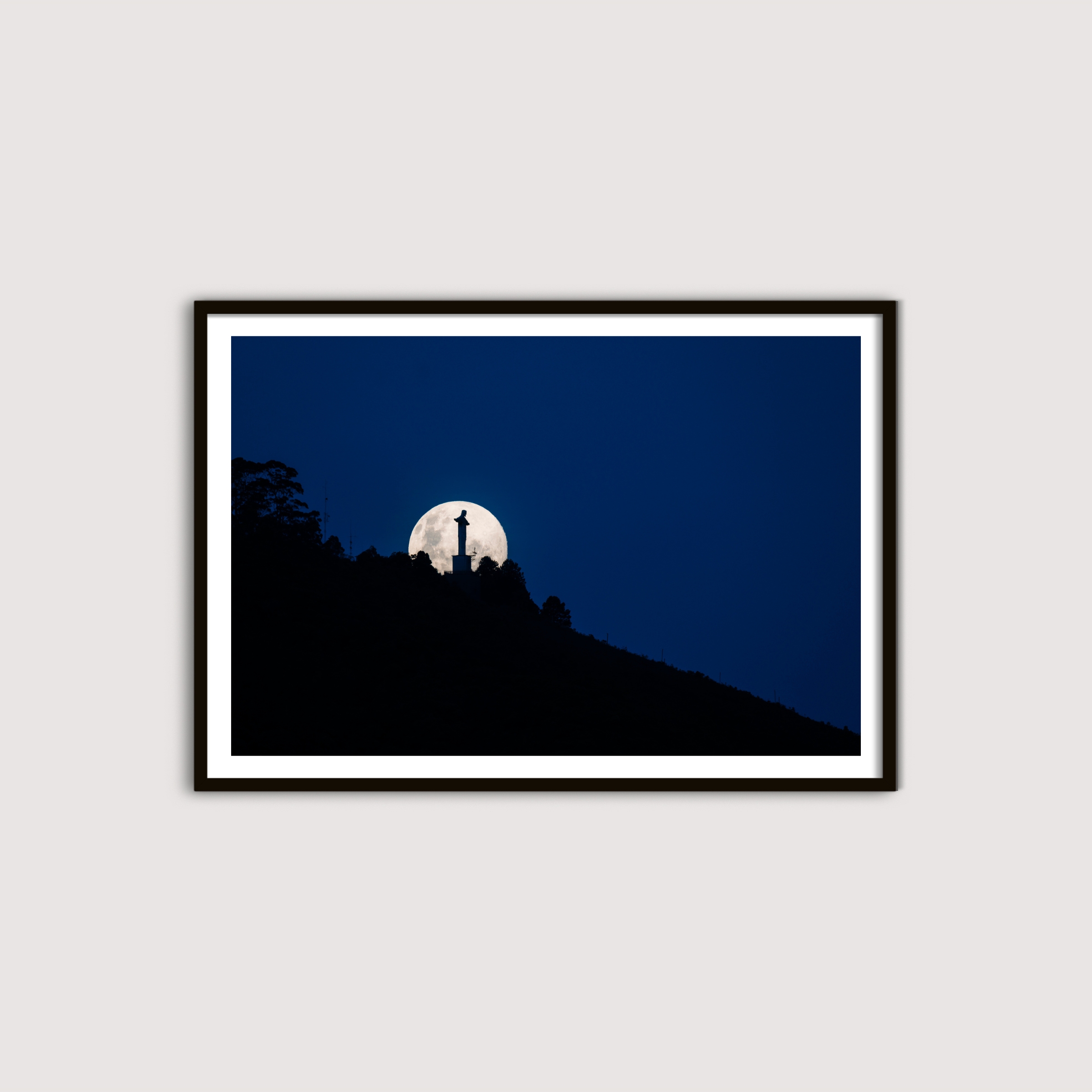 Cristo Redentor e a Lua, Poços de Caldas -  1º lugar Categoria Natureza - "Concurso Poços como eu te vejo" 10º Edição - 2022