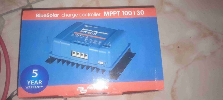 Victron MPPT Solar controller 100/30