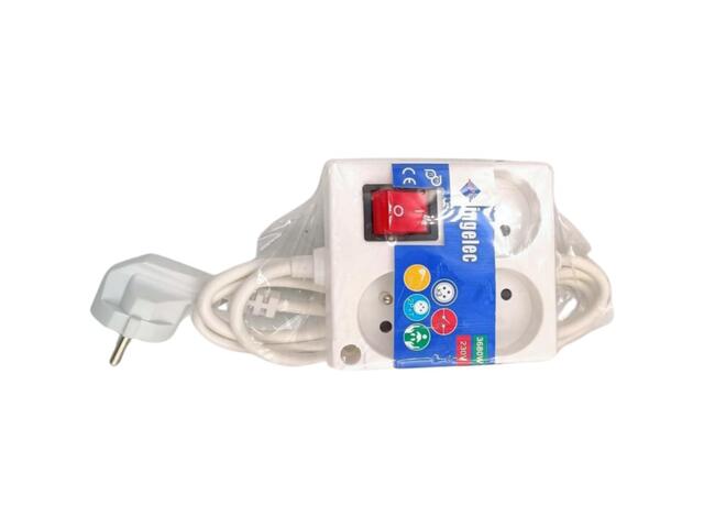 Bloc Multiprises Blanc Carré avec Interrupteur Ingelec 2P+T 3 prises 1,5m.