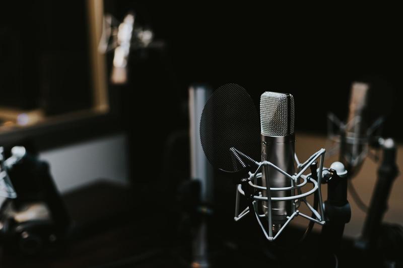 Microphone dans un studio d'enregistrement