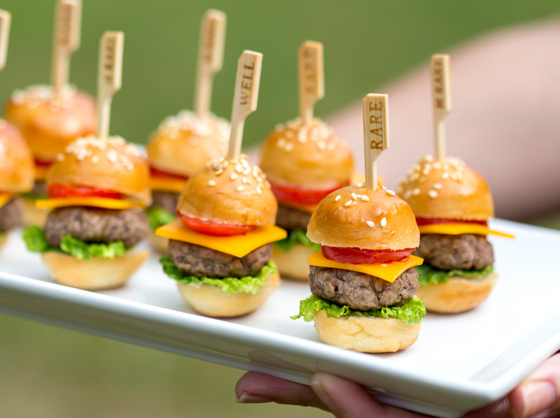 Pequeñas hamburguesas para eventos