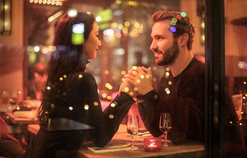 Pareja en un restaurante