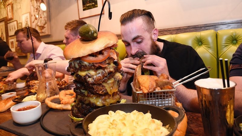 Grandes hamburguesas de restaurante