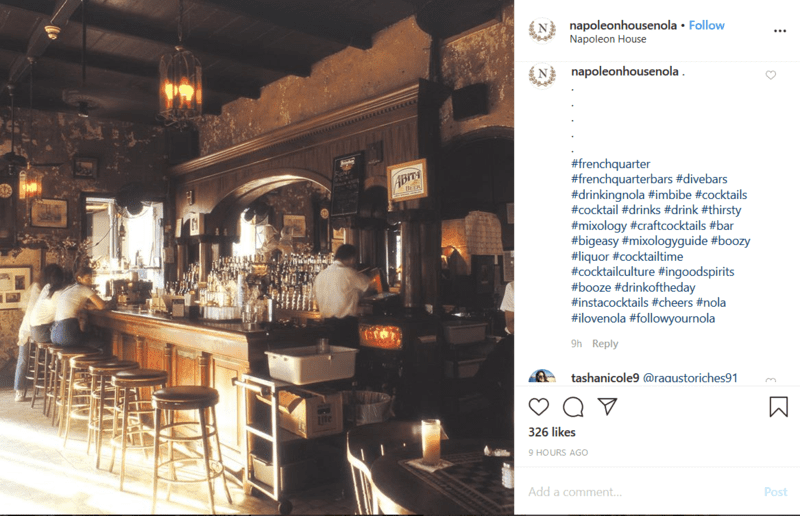 hashtag-uri pe un Bar social media Post pe Instagram