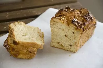 Brioche de almendras garrapiñadas