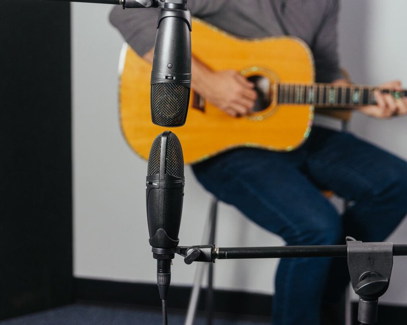 Miking an acoustic guitar with two condenser microphones