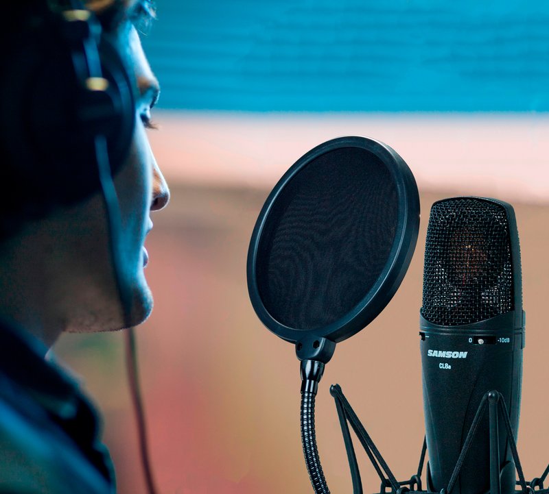 Vocalist singing into PS01 and Samson CL8a